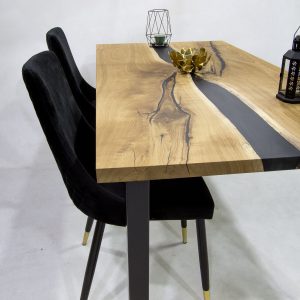 Mesa con resina negra