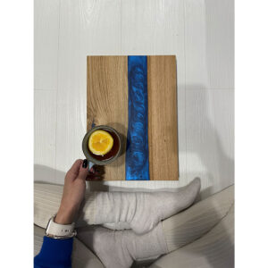 Tabla con resina azul